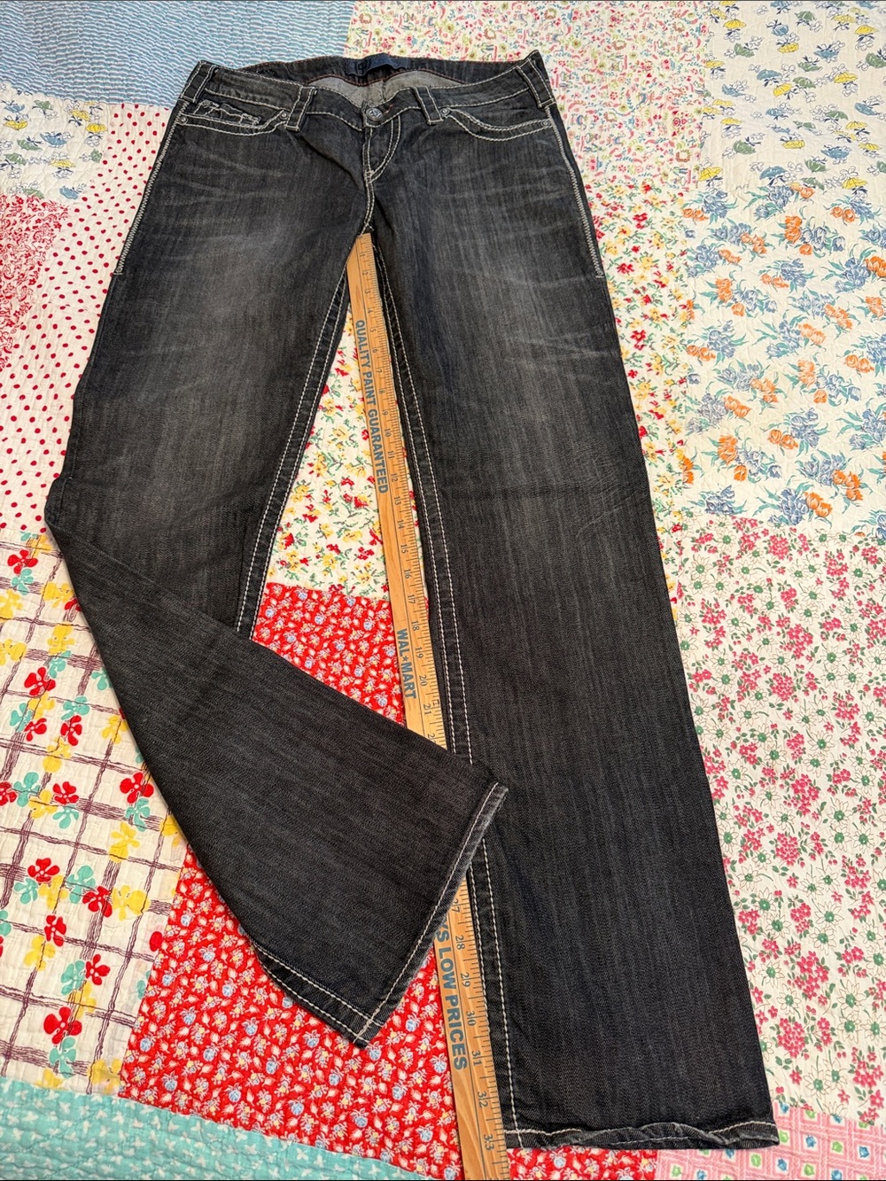 Straight Leg Women's Jeans in Black - Classic Dark Wash